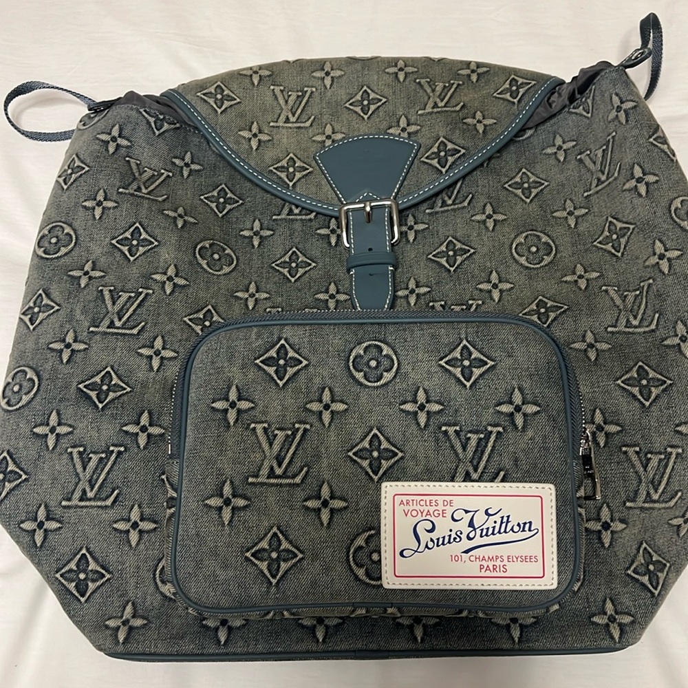 Louis Vuitton Denim Men's Backpack - Medium Condition: New
Color: Denim Blue